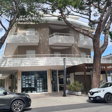 Residence Gallo - Walterigato Apartments Per Solo Famiglie Lido di Jesolo Eksteriør bilde